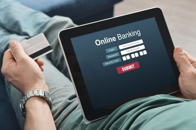 Online‎ Banking‎ vs Traditional‎ Banking:‎ Which‎ Is‎ Better‎ For‎ You?‎